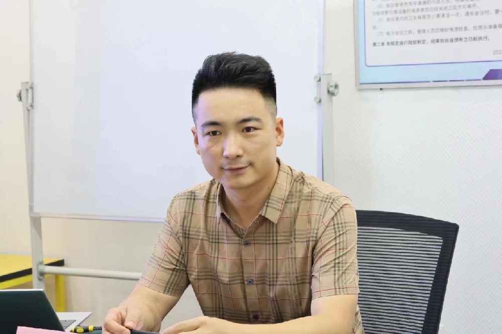 安耀飛 副會(huì)長(zhǎng) 安喆企業(yè)管理咨詢（山西）有限公司董事長(zhǎng)